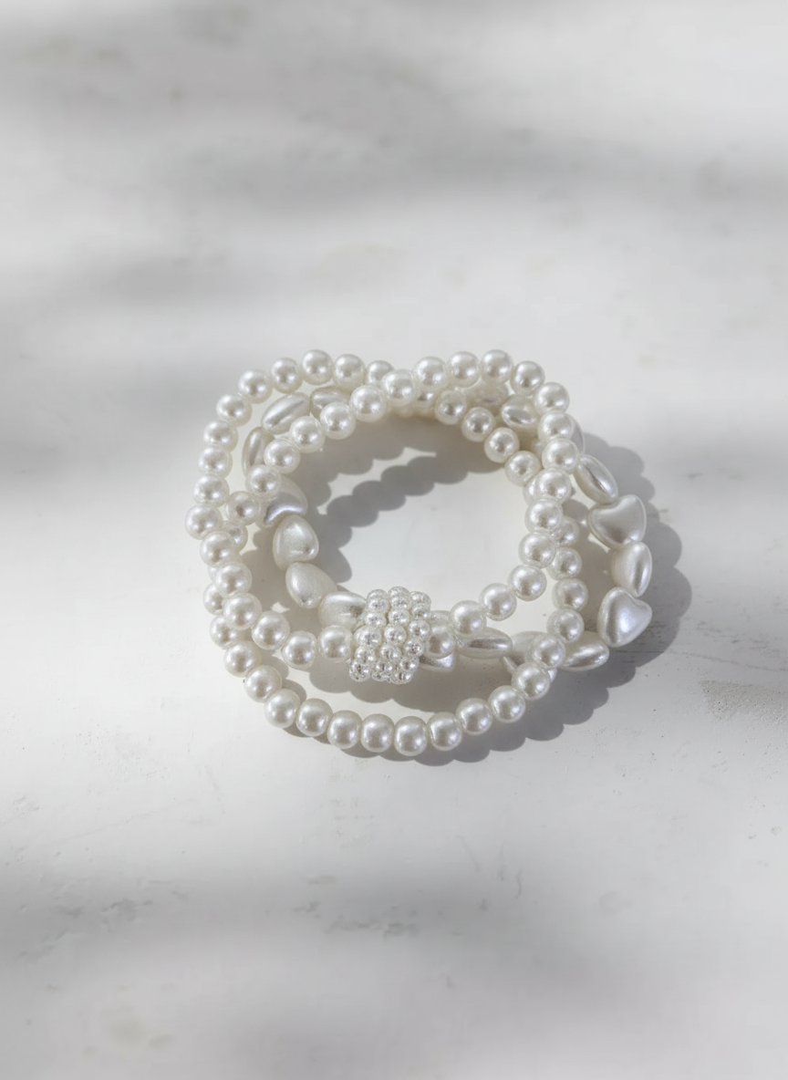 Pulseira Pérola Multi-Voltas com contas de coração