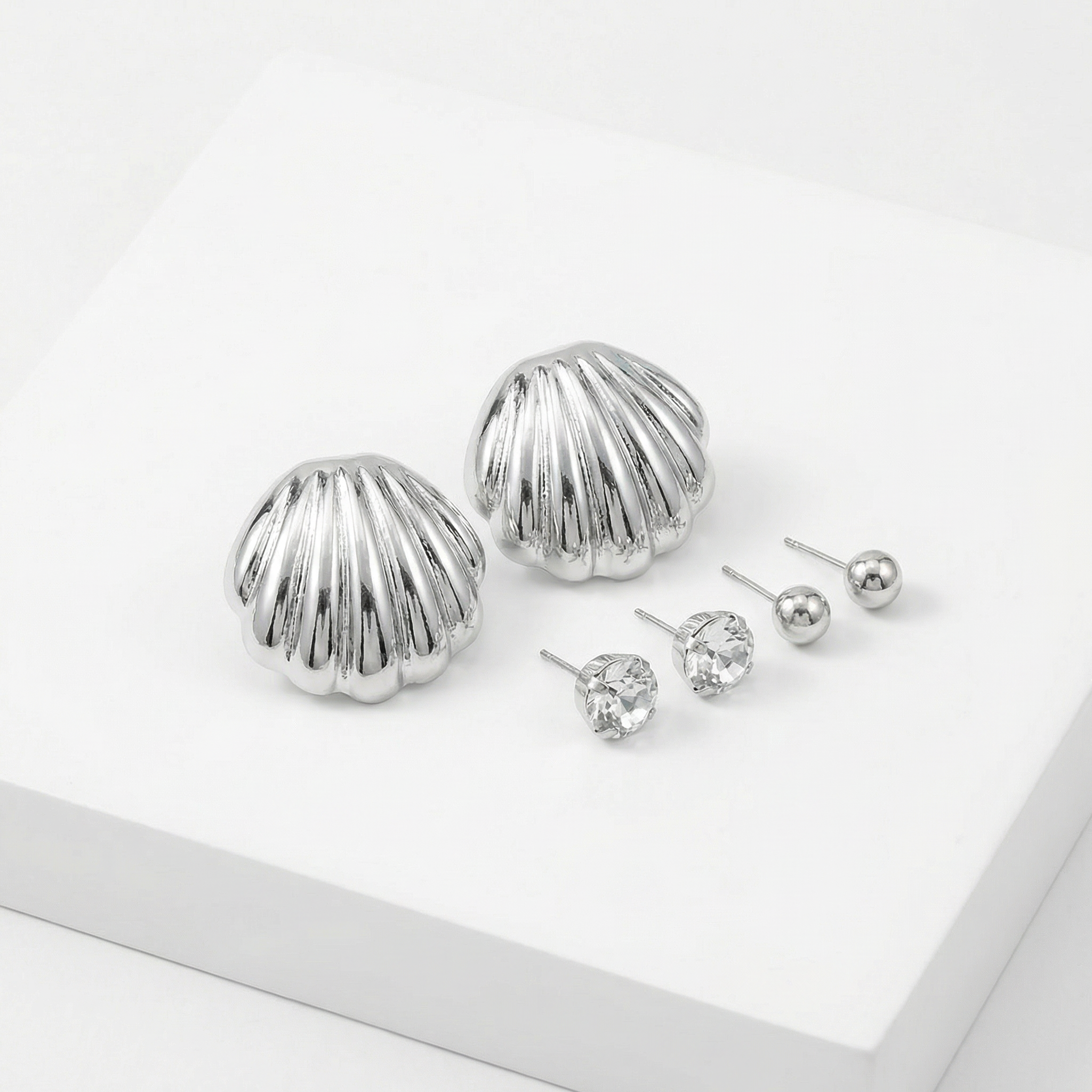 Kit 3 Brincos Prata com trio de brincos bolinha, strass e concha