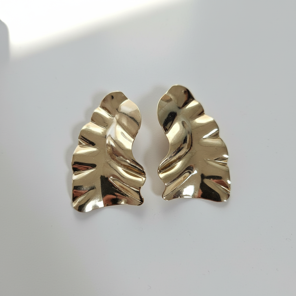 Brinco Dourado Design orgânico ondulado
