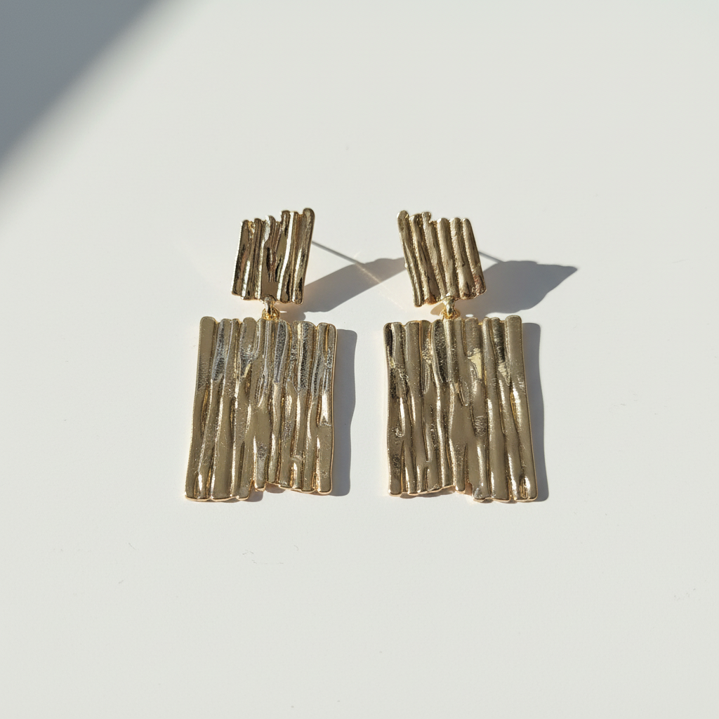 Brinco Dourado Retangular com Textura