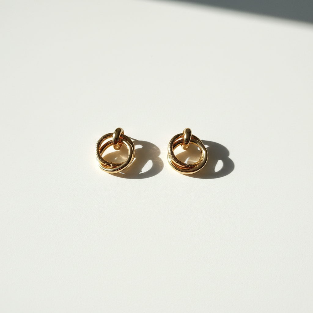 Brinco Dourado Argolas Entrelaçadas com Textura