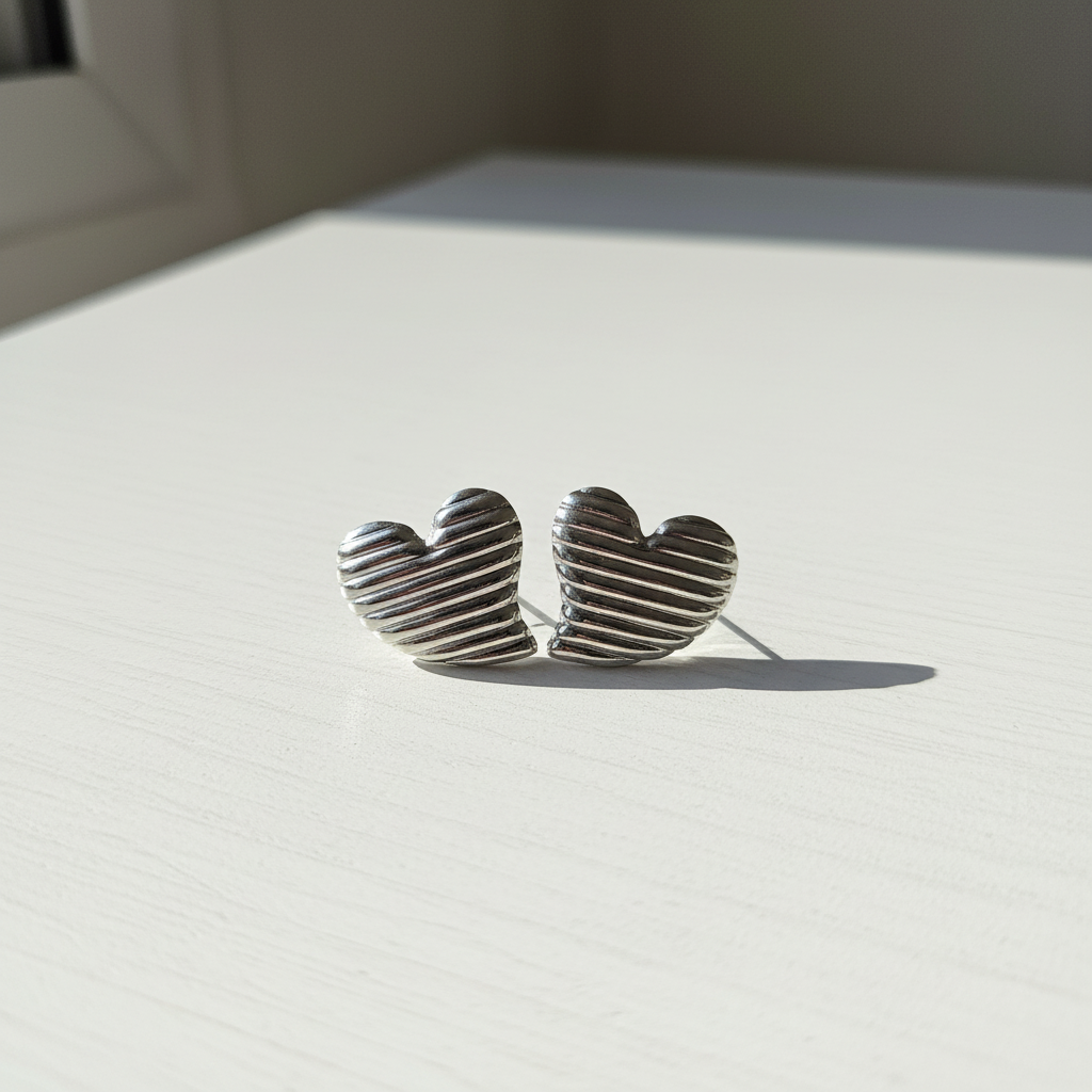 Brinco - Prata - Coração Ondulado em Aço Inoxidável