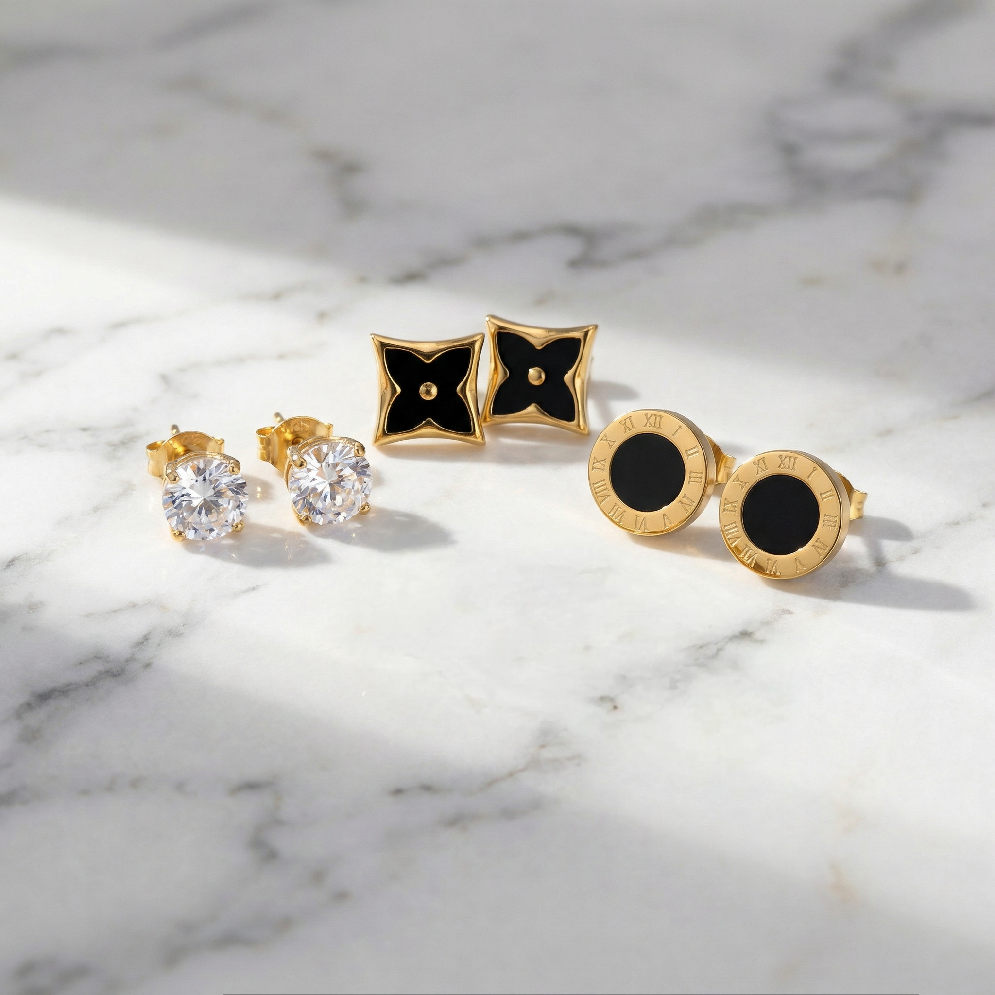 Kit 3 Brincos Dourado e Resina Preta em aço inoxidável 316L com formatos diversos
