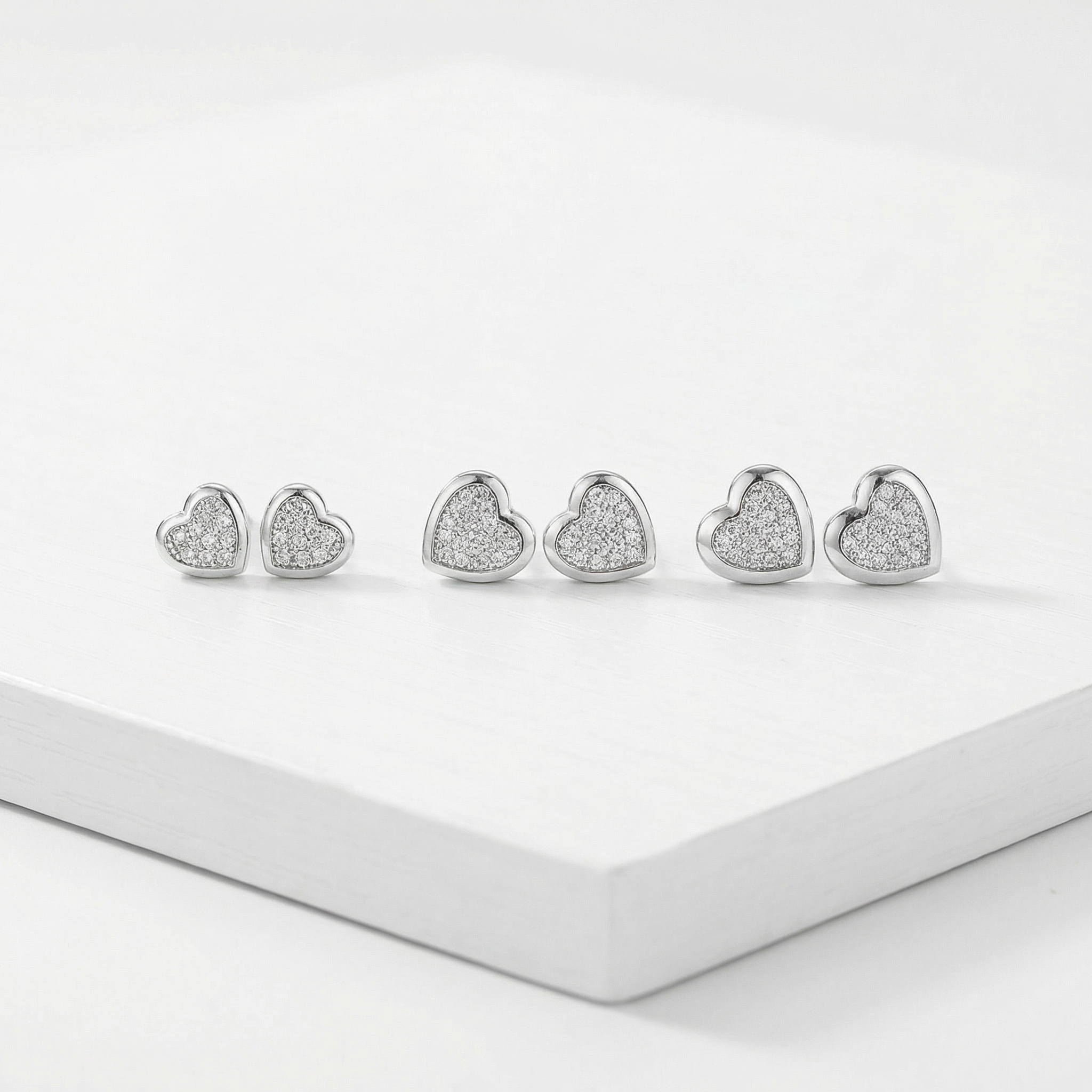 Kit 3 Brincos Prateado Coração com Zircônias