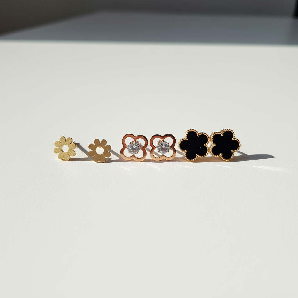 KIT 3 Brincos Dourado e Preto em Aço 316L com flores e strass