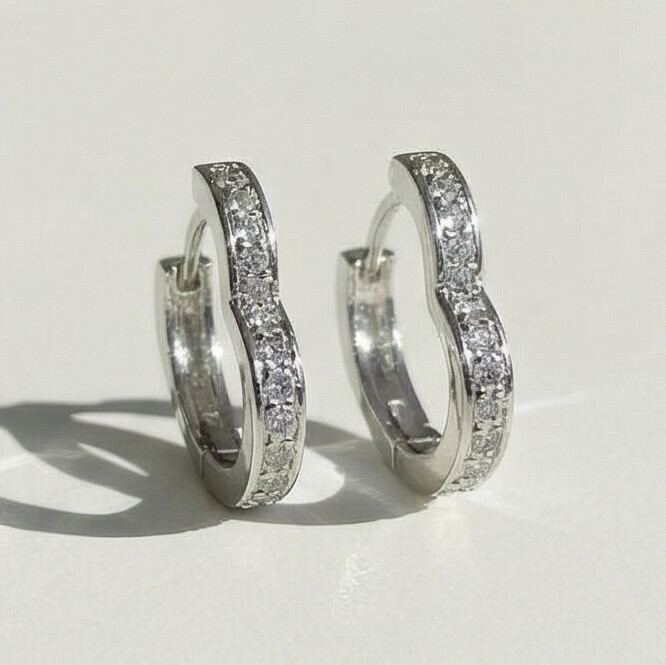 Kit 3 Brincos Prata com Argolas de coração com strass