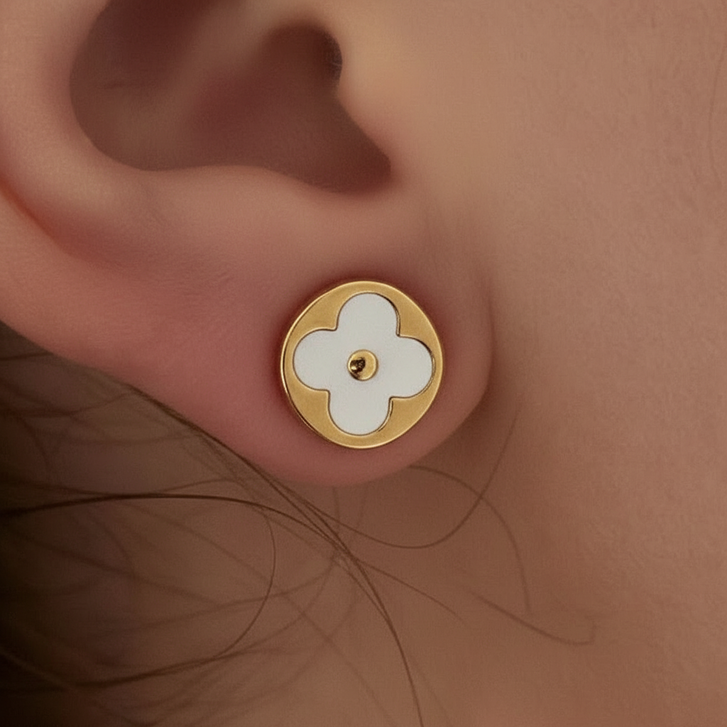 Kit 3 Brinco Dourado e Branco em aço inoxidável 316L com formatos de flor e coração