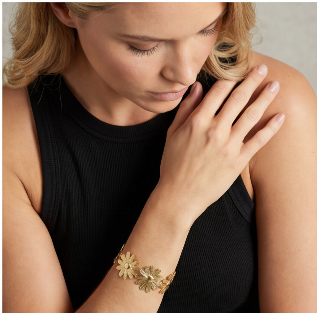Bracelete Dourado com flores margarida