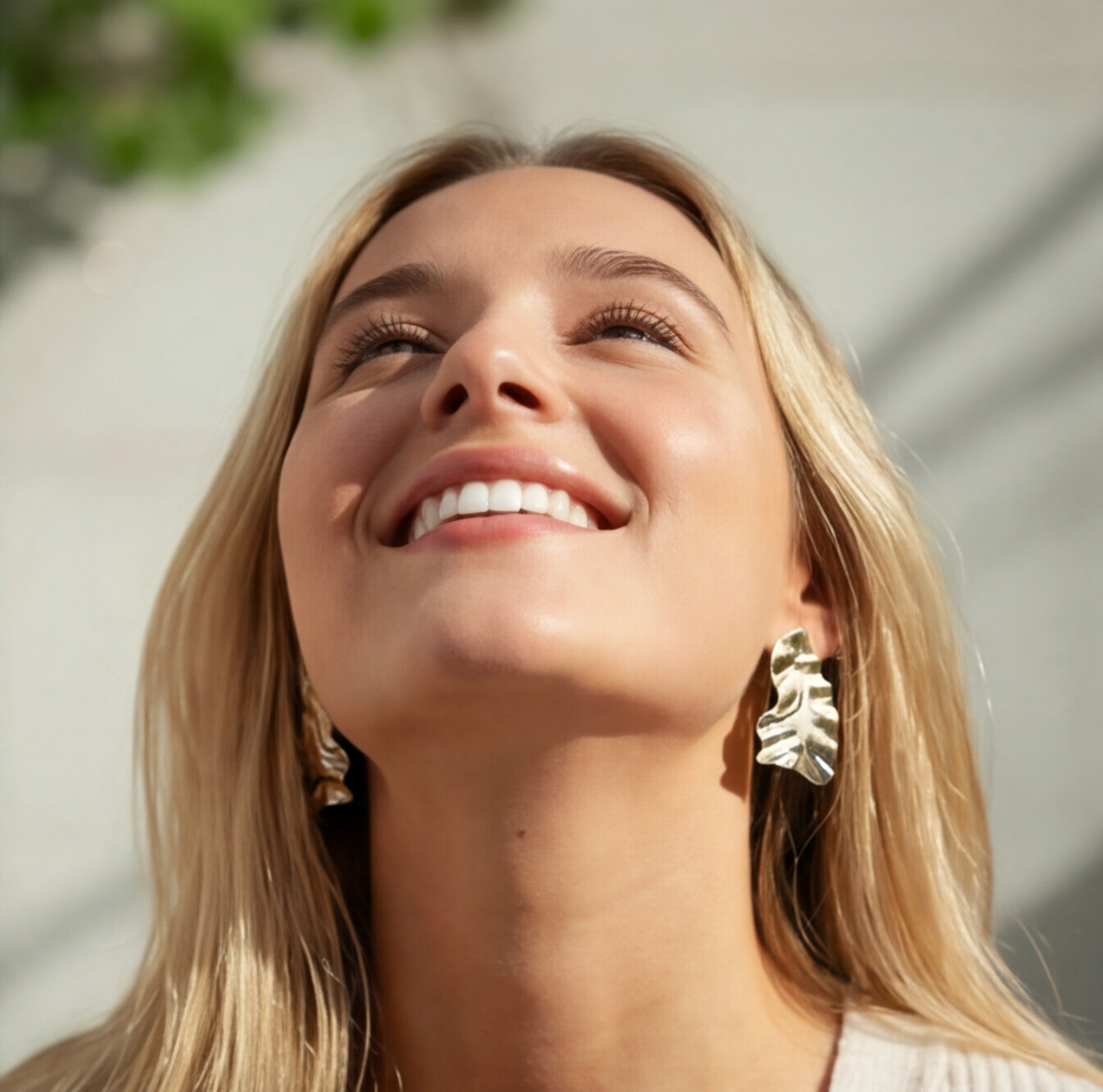 Brinco Dourado Design orgânico ondulado