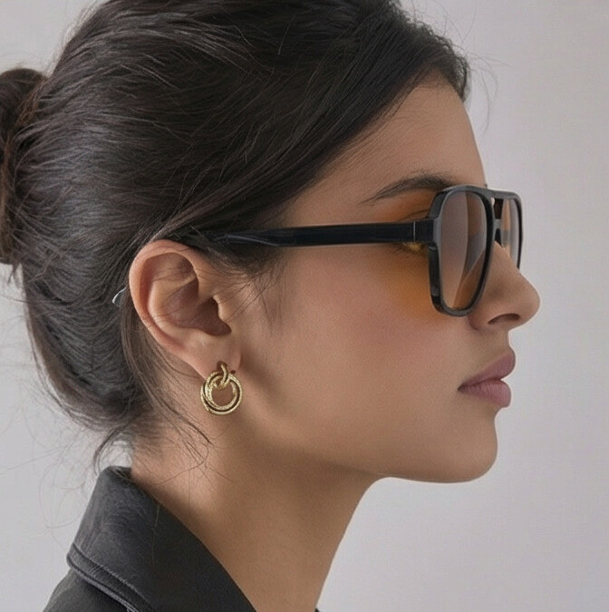 Brinco Dourado Argolas Entrelaçadas com Textura