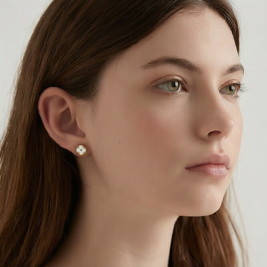 Kit 3 Brinco Dourado e Branco em aço inoxidável 316L com formatos de flor e coração