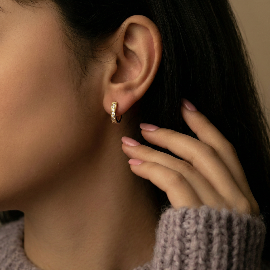 Kit 3 Brincos Dourados Argolas cravejadas com microzircônias