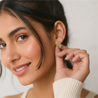 Brinco Dourado gota vazada com strass
