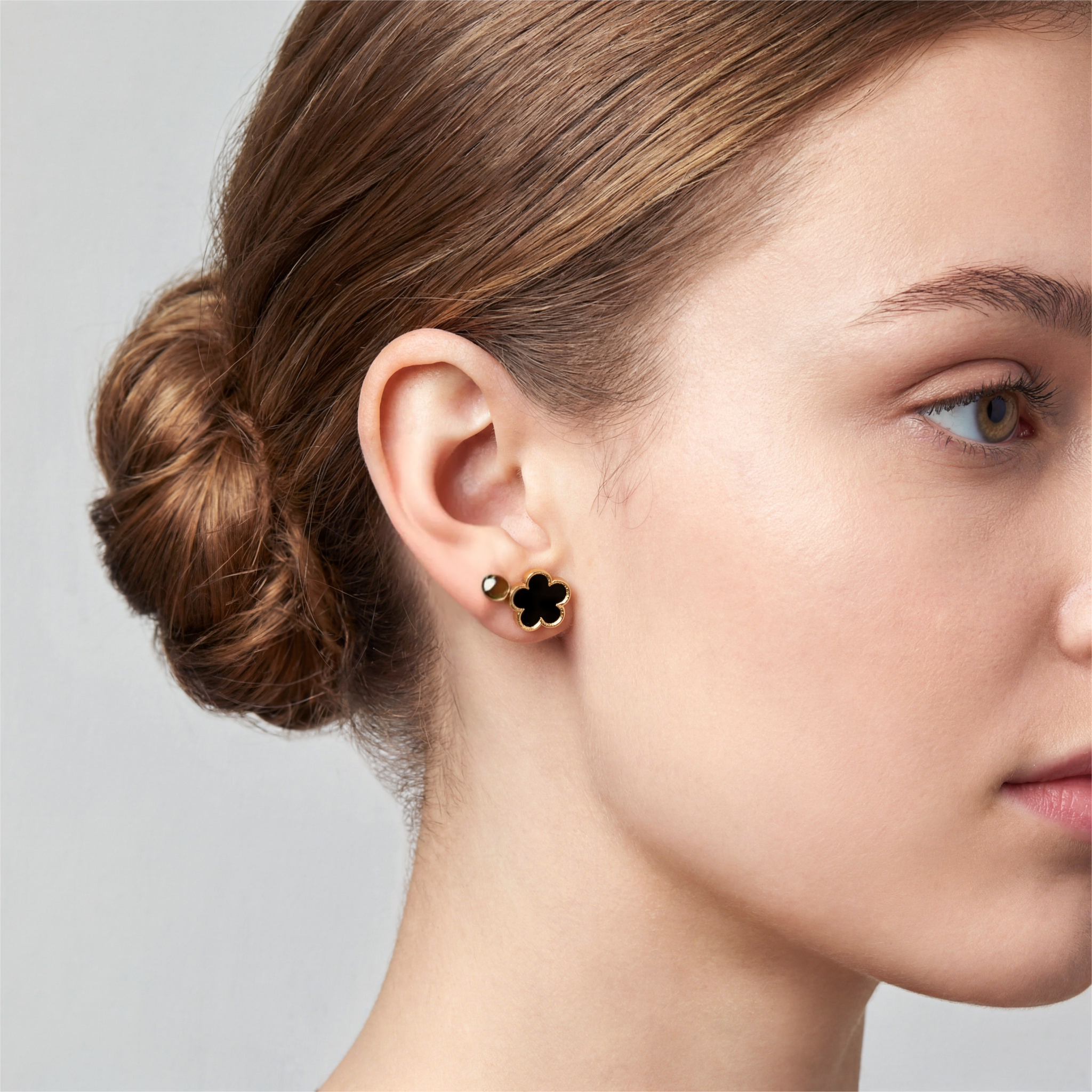 KIT 3 Brincos Dourado e Preto em Aço 316L com flores e strass