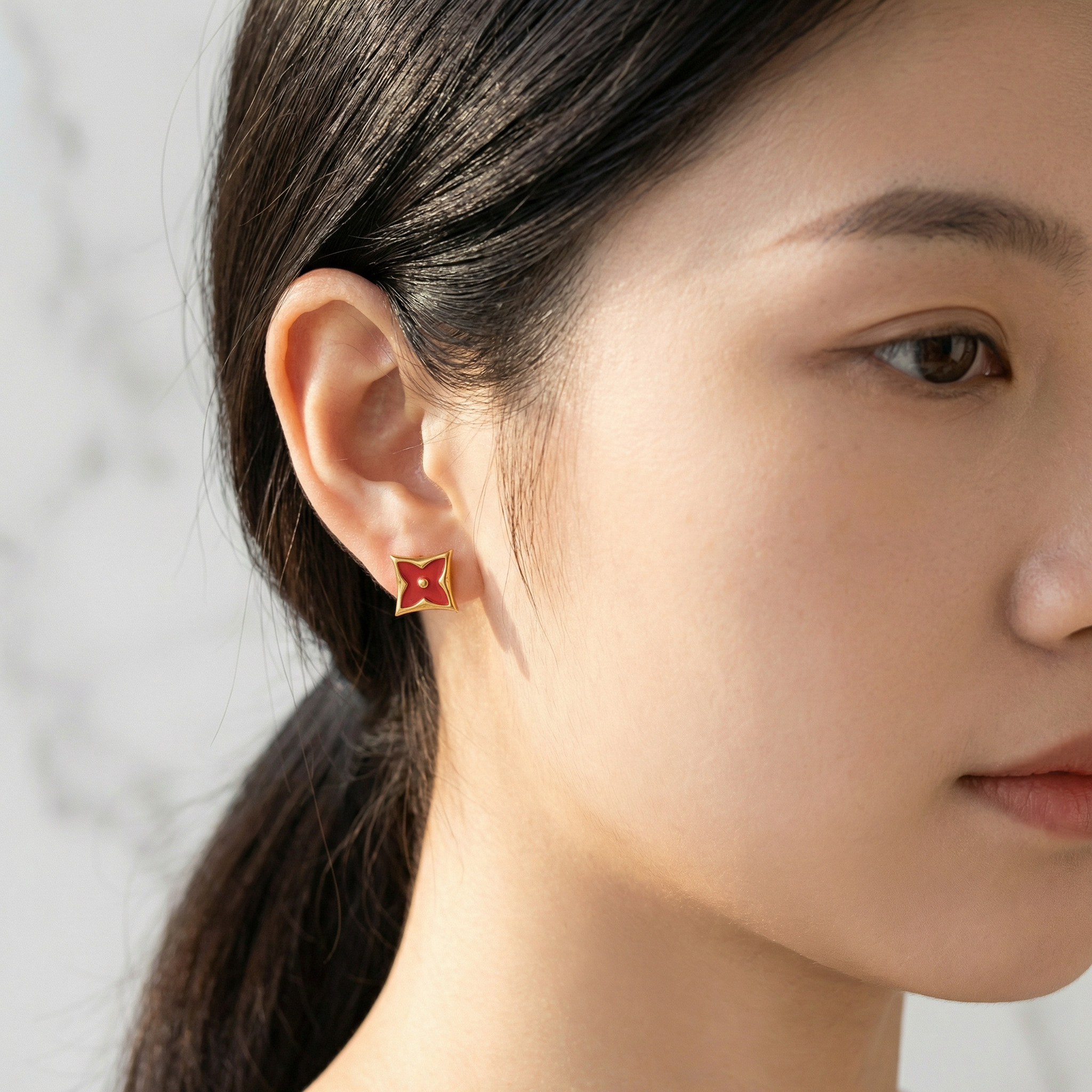 Kit Brincos Dourado e Vermelho em aço inoxidável com formatos variados