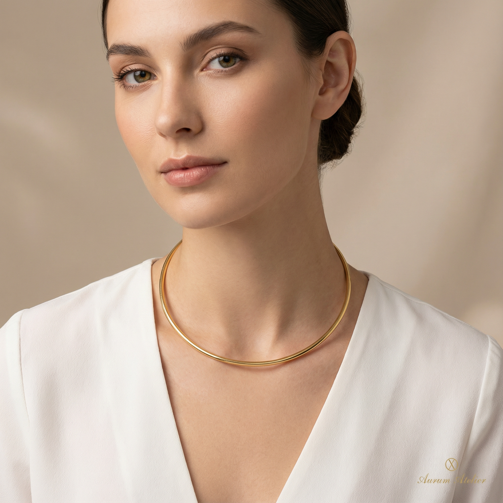 Colar Dourado Aro rígido com ponteiras de bola