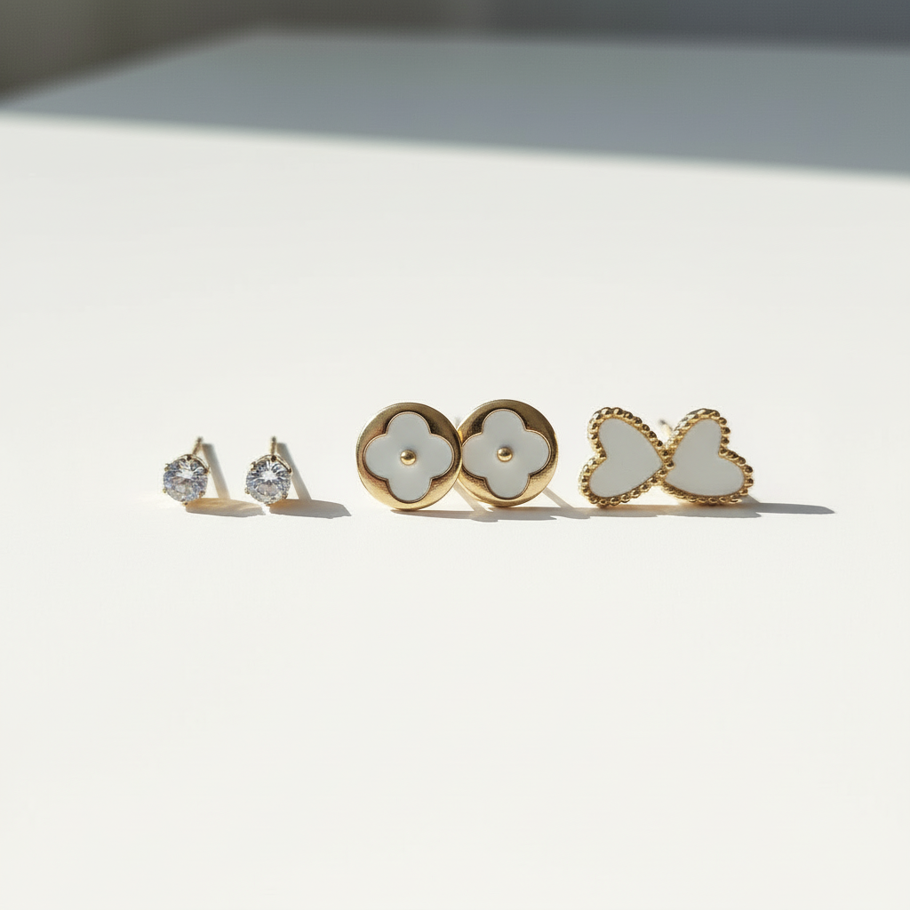 Kit 3 Brinco Dourado e Branco em aço inoxidável 316L com formatos de flor e coração