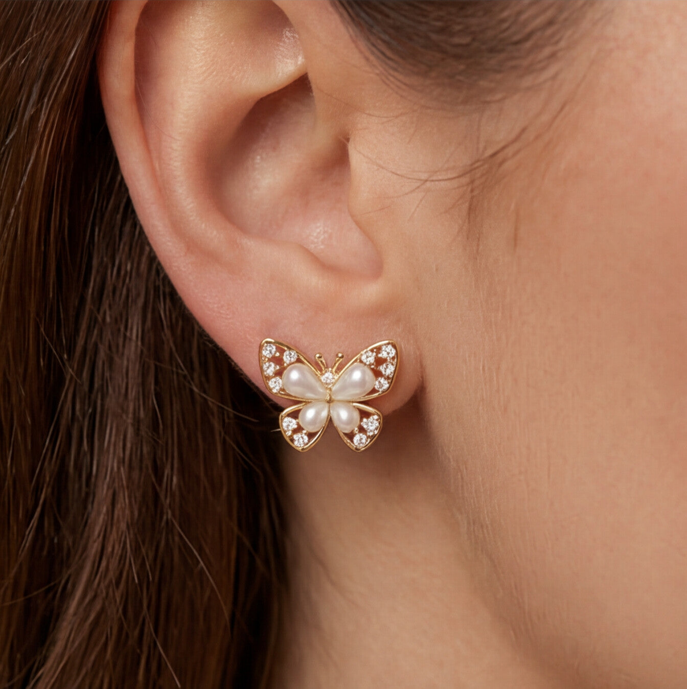 Brinco Dourado Borboleta com Pérolas e Strass