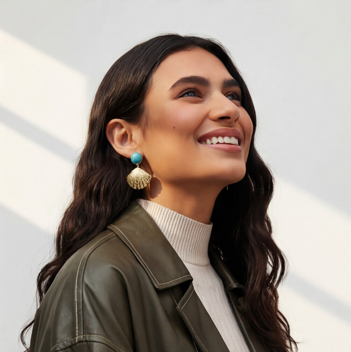 Brinco Dourado e Azul Concha