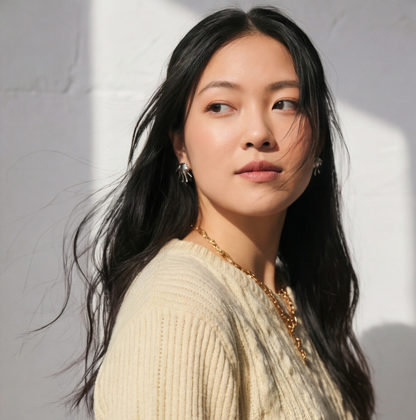 Brinco Prateado Design Orgânico Fluido