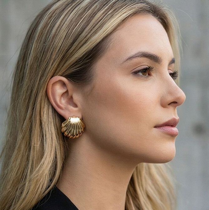 Kit 3 Brincos Dourado e Prata de bolinha, com strass e formato de concha