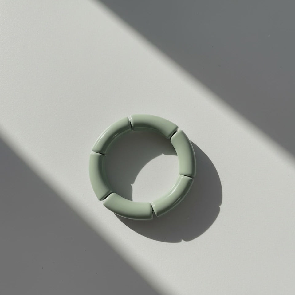 Pulseira Verde de Tubos Elos Curvos em Resina