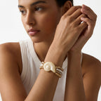Pulseira Dourado e Pérola com detalhe de concha
