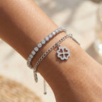 Pulseira Prateada com strass e pingentes de trevo