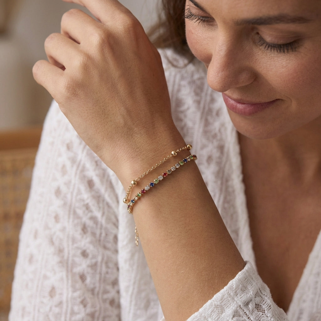 Pulseira Dourada com strass colorido e esferas douradas