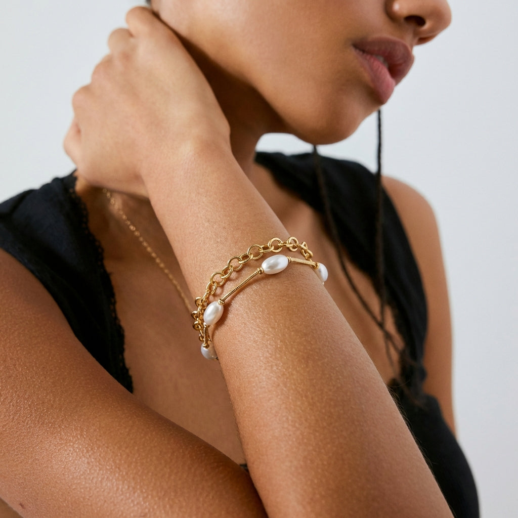Pulseira Dourada de duas voltas com elos variados e pérolas brancas