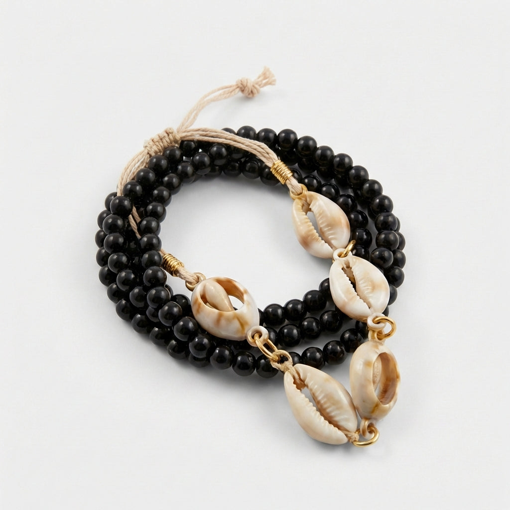 Pulseira - Preto e Natural - com miçangas e búzios